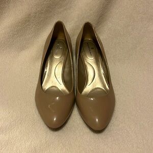 Bandolino Tan Wedges - Size 6